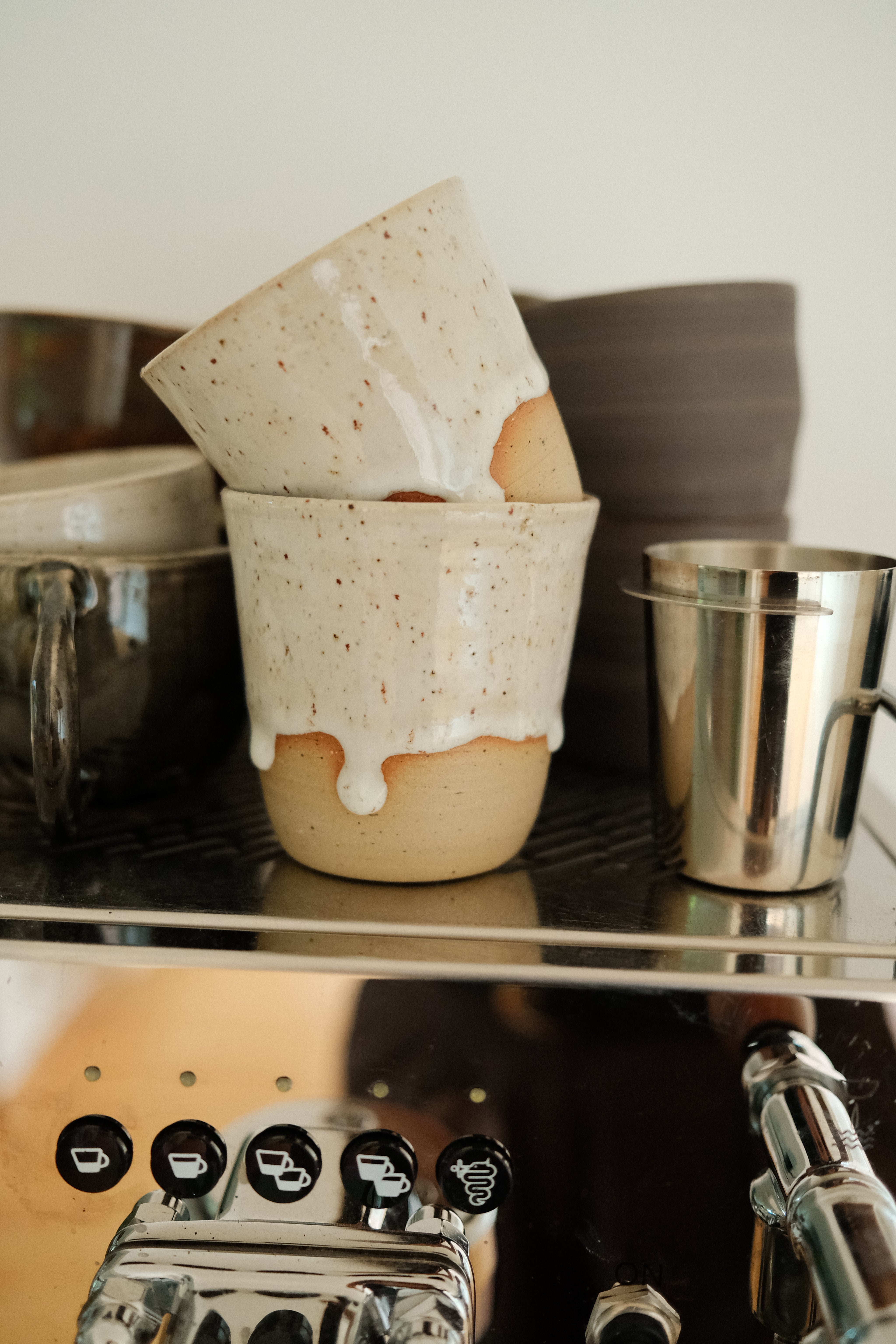 Set aus Stracciatella 37C Tassen – minimalistische Keramik.